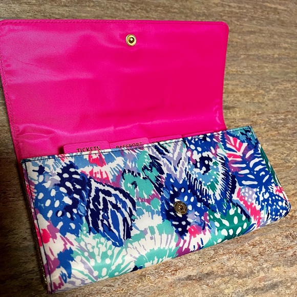 NWOT Lilly Pulitzer wallet organizer - Picture 14 of 16